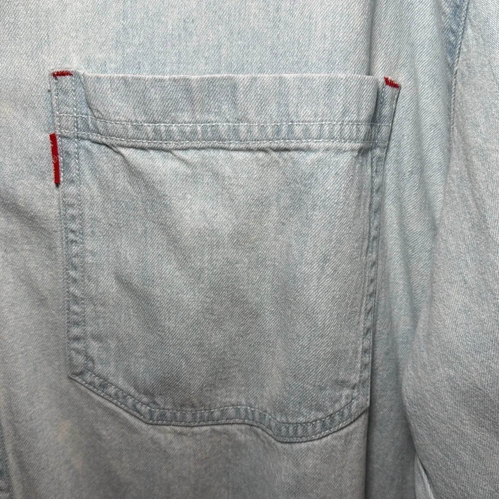 Vintage Levi’s Light Wash Denim Shirt – Made in USA Era size L